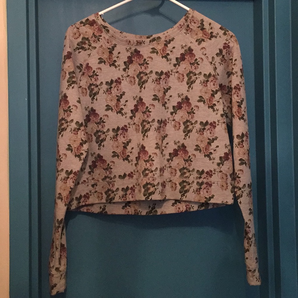 Long sleeve floral print crop top